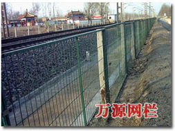 安平護(hù)欄筑屏障 萬(wàn)源護(hù)欄網(wǎng)廠在交通隔離領(lǐng)域的專業(yè)實(shí)踐