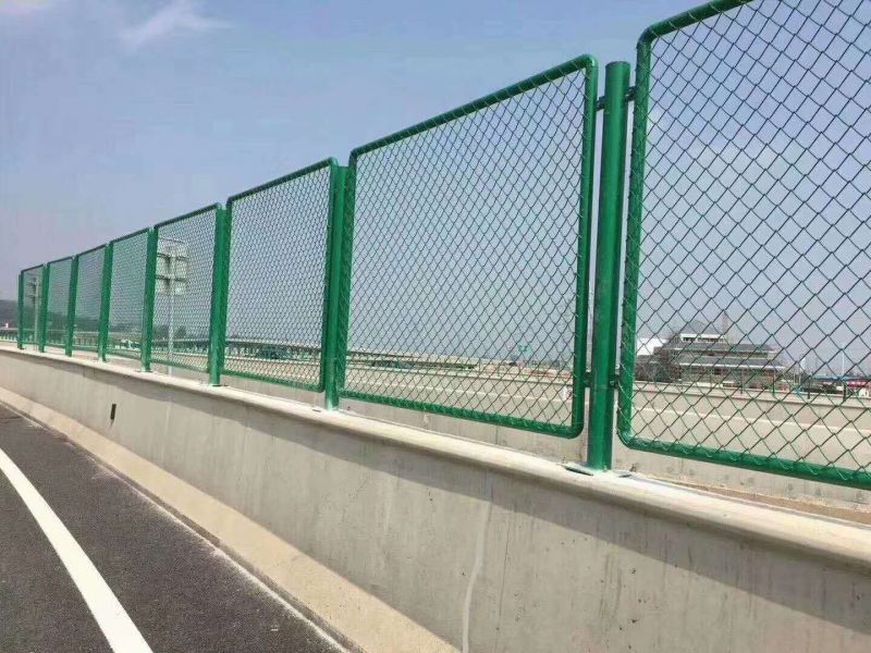 內(nèi)蒙古通遼 定制4米高綠色籃球場(chǎng)圍欄勾花網(wǎng)護(hù)欄網(wǎng)